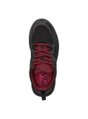 calzado negro femenino estilo athleisure con suela robusta y patrones amplios para buen agarre y estabilidad.
