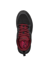calzado negro femenino estilo athleisure con suela robusta y patrones amplios para buen agarre y estabilidad.