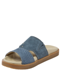 Sandalia de cuero azul con pieza rectangular en la tira, perfecta para combinar con jeans o vestidos ligeros.