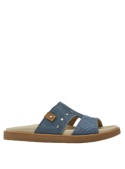 Sandalia azul de cuero para mujer con diseño minimalista y tira ancha sobre el empeine con detalles metálicos circulares.