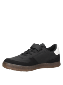 Zapatilla negra casual para niño con cierre de cordones y velcro, ideal para actividades diarias por su diseño versátil.