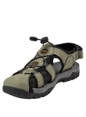 Sandalia casual de hombre en color oliva, ideal para el verano, con taco plano de 3.5 cm y punta redonda.
