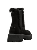 Botín de mujer en cuero gamuzado negro, diseño Chelsea con detalles lanosos, ideal para looks otoñales.