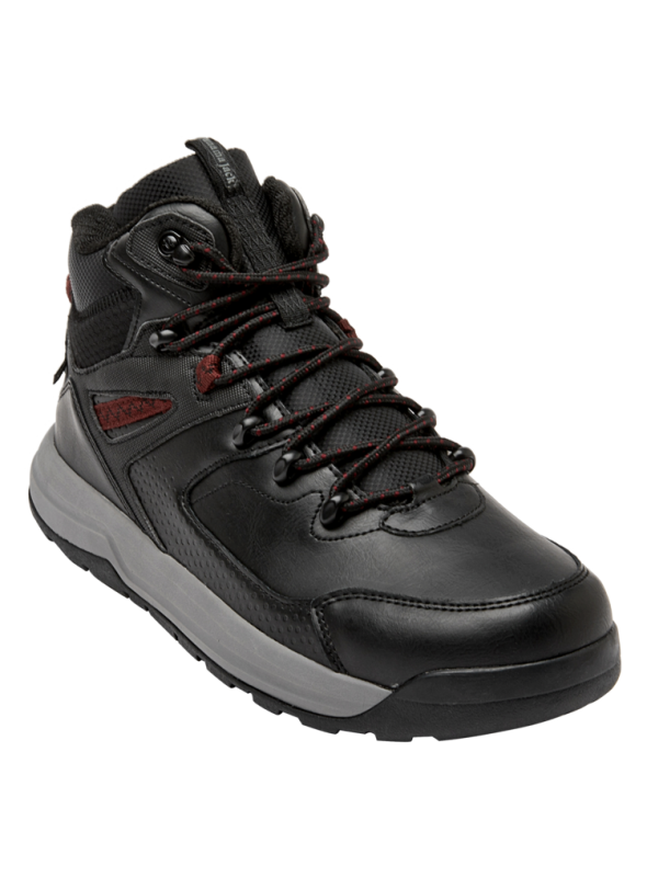 Calzado masculino casual en color negro, con cordones y ojales reforzados que aseguran un ajuste seguro y cómodo.