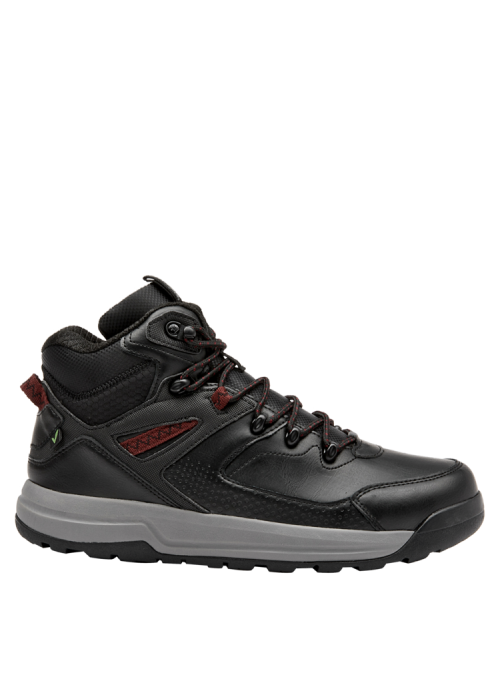 Calzado masculino casual en color negro, con cordones y ojales reforzados que aseguran un ajuste seguro y cómodo.