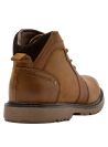 Calzado casual camel de cuero para hombre, con diseño atemporal y funcional, ideal para un estilo relajado.