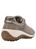 Zapatilla casual de cuero taupe, resistente y cómoda para uso diario.