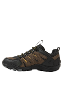 Zapatilla café de cuero y textil para hombre, suela gruesa con buen agarre, ideal para todo tipo de terrenos.