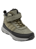 Botín de niño en color oliva con cierre de cordones y velcro, combinación perfecta de estilo casual y funcionalidad.