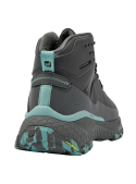 Bota de senderismo gris para mujer, suela todoterreno con tracción y estabilidad en superficies desafiantes.