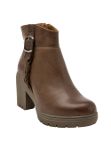 Botín de cuero marrón para mujer, estilo boho-chic, perfecto para ocasiones semi-formales con su diseño clásico y moderno.