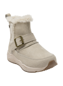Zapato casual beige con hebilla y suela gruesa, ideal para paseos al parque o reuniones familiares en días fríos.