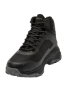 Calzado trail running masculino, ideal para caminatas y días lluviosos, diseño técnico con nombres grabados en la suela.