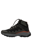 Calzado verde de trail running, funcional y de soporte, ideal para combinar con ropa casual y deportiva.