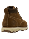 Calzado estilo bota de montaña, suela antideslizante y diseño funcional, combina con jeans y chaquetas resistentes.