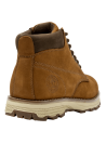 Botín camel de cuero gamuzado para hombre, casual y robusto, con costuras artesanales y caña alta acolchada.