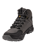 Calzado masculino en color gris con cordones gruesos y ojales metálicos, perfecto para trekking ligero y camping.