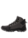 Botín gris de estilo outdoor para hombre con diseño robusto y moderno, ideal para actividades al aire libre y urbanas.
