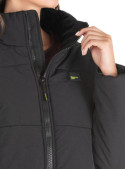 Parka casual para mujer en color negro, confeccionada en nylon reciclado de alta calidad.