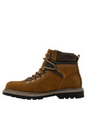 Botín de cuero gamuzado camel, diseño funcional con ajuste seguro y suela duradera, perfecto para terrenos irregulares.