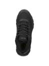 Calzado outdoor negro de mujer, suela todoterreno ideal para senderismo y climas lluviosos.