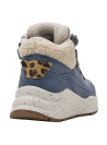 Calzado casual azul para niña, con diseño de inspiración outdoor, suela gruesa y cordones planos funcionales.