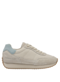 Zapatilla de cuero blanco con taco plano de 2 cm y caña de 7 cm para uso urbano.