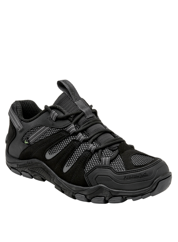 Zapatilla negra de cuero y mesh para hombre, ideal para actividades outdoor con diseño moderno y resistente.