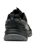 Zapatilla gris de hombre, diseño Panama Jack K645, mezcla de estilo aventurero y seguridad en terrenos variados.