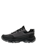 Zapatilla masculina gris con altura de caña de 5.5 cm, perfecta para quienes buscan estilo y funcionalidad.