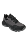 Zapatilla gris masculina con taco plano de 5 cm, suela de gran agarre, ideal para actividades al aire libre.