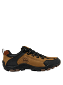 Zapatilla camel de cuero para hombre estilo outdoor con diseño moderno y resistente.