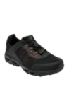 calzado masculino negro para trail running, suela con excelente agarre y taco plano de 3.5 cm