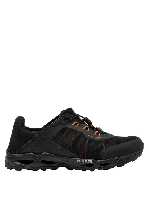calzado masculino negro para trail running, suela con excelente agarre y taco plano de 3.5 cm