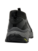 Zapatilla negra de hombre con punta redonda y caña de 6.5 cm, perfecta para aventureros.