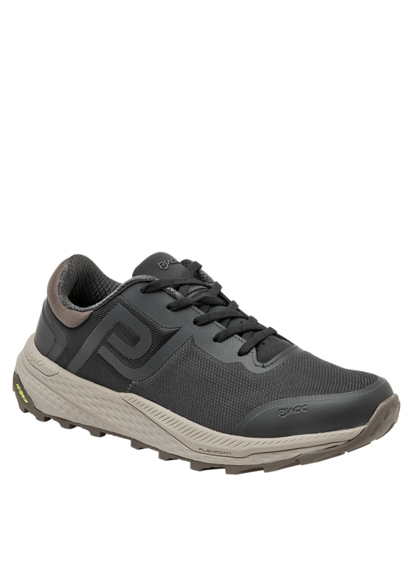 Calzado masculino gris con taco plano de 4 cm y suela de excelente agarre.
