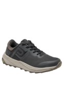 Calzado masculino gris con taco plano de 4 cm y suela de excelente agarre.