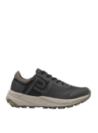 Zapatilla gris de running para hombre con diseño moderno y resistente.