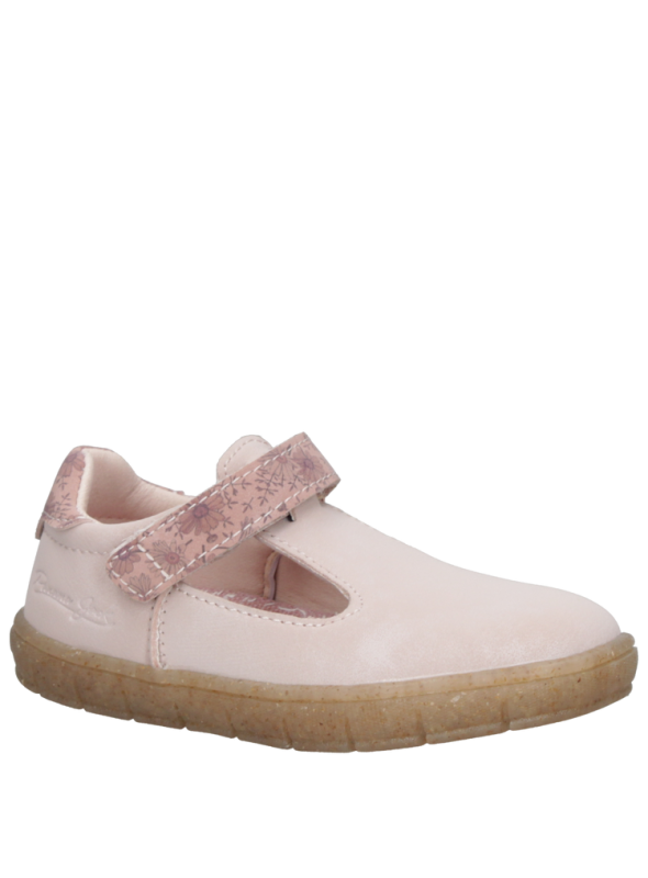 Zapatilla rosada casual para niña con taco plano y punta redonda, ideal para aventuras urbanas.