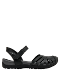 Sandalia negra de cuero para mujer, estilo casual, con taco plano de 3 cm y suela de buen agarre.