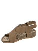 Sandalia de cuero café para mujer, estilo casual, ideal para verano por su diseño moderno y fresco.
