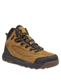 Botín camel de cuero para hombre, estilo outdoor, con puntera reforzada y sistema de amarre con pasadores metálicos.