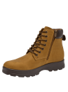 Calzado casual camel de hombre, con diseño resistente, suela gruesa para tracción y confort en terrenos irregulares.