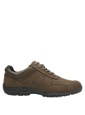 Calzado taupe de cuero para hombre, casual, con cierre de cordones que permite un ajuste personalizado y seguro.