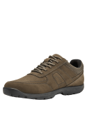 Zapato taupe de cuero para hombre, casual, con suela gruesa texturizada que ofrece tracción y estabilidad al caminar.