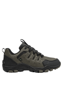 Calzado outdoor verde para hombre, con talón reforzado para estabilidad y soporte en terrenos desafiantes.