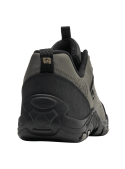 Calzado outdoor verde para hombre, resistente y con cordones para ajuste seguro en actividades al aire libre.
