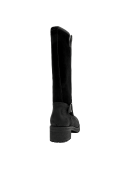 Calzado de vestir negro para mujer, de cuero, con suela gruesa de relieve, proporcionando tracción y durabilidad.