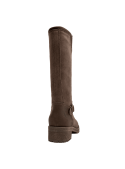 Bota de cuero café para mujer, estilo vestir, con hebilla decorativa y caña alta para abrigo y soporte.