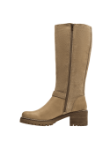 Bota camel de cuero, cierre lateral para facilidad de uso, con hebilla que añade un toque estético y ajuste superior.